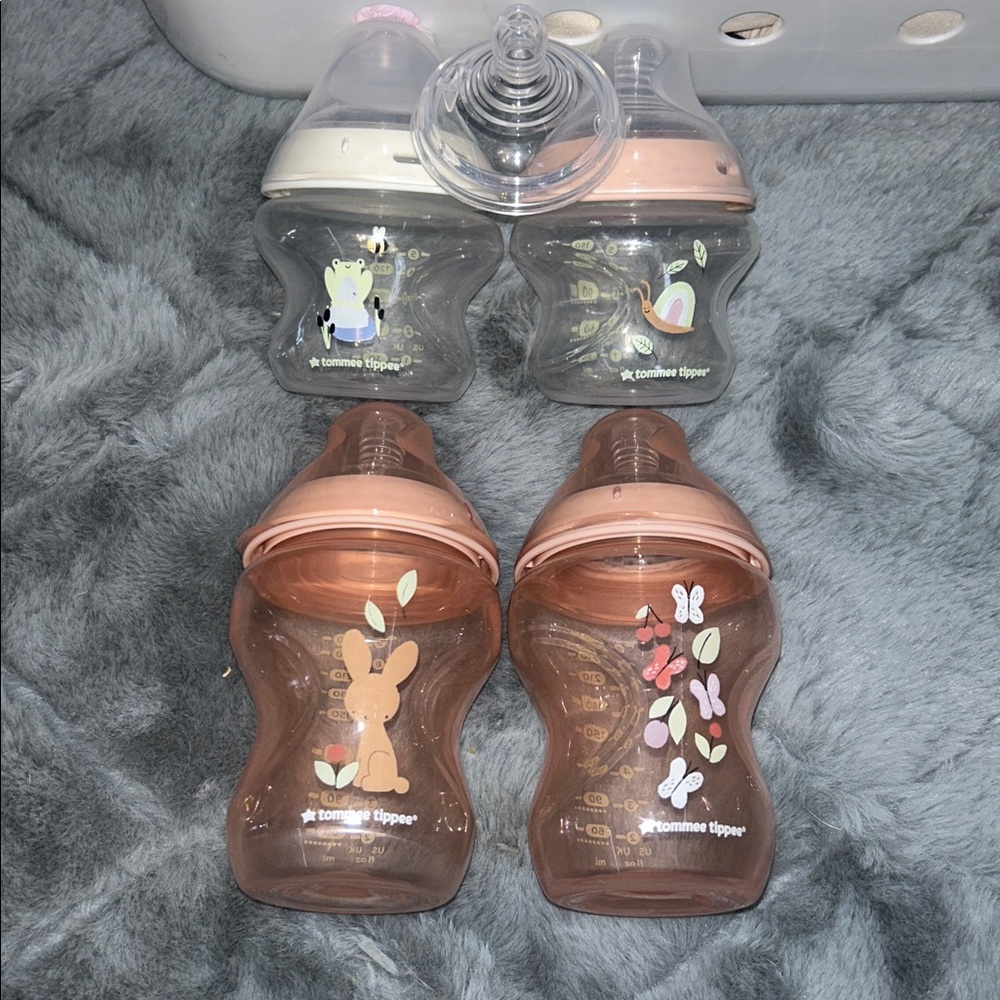 Tommee Tippee Baby Bottles Set of 4 with 5 nipples
Never used